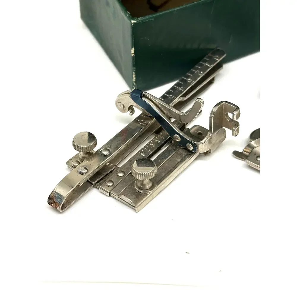 Vintage Singer Sewing Machine Original‎ Green Box – Presser Feet & Attachments
